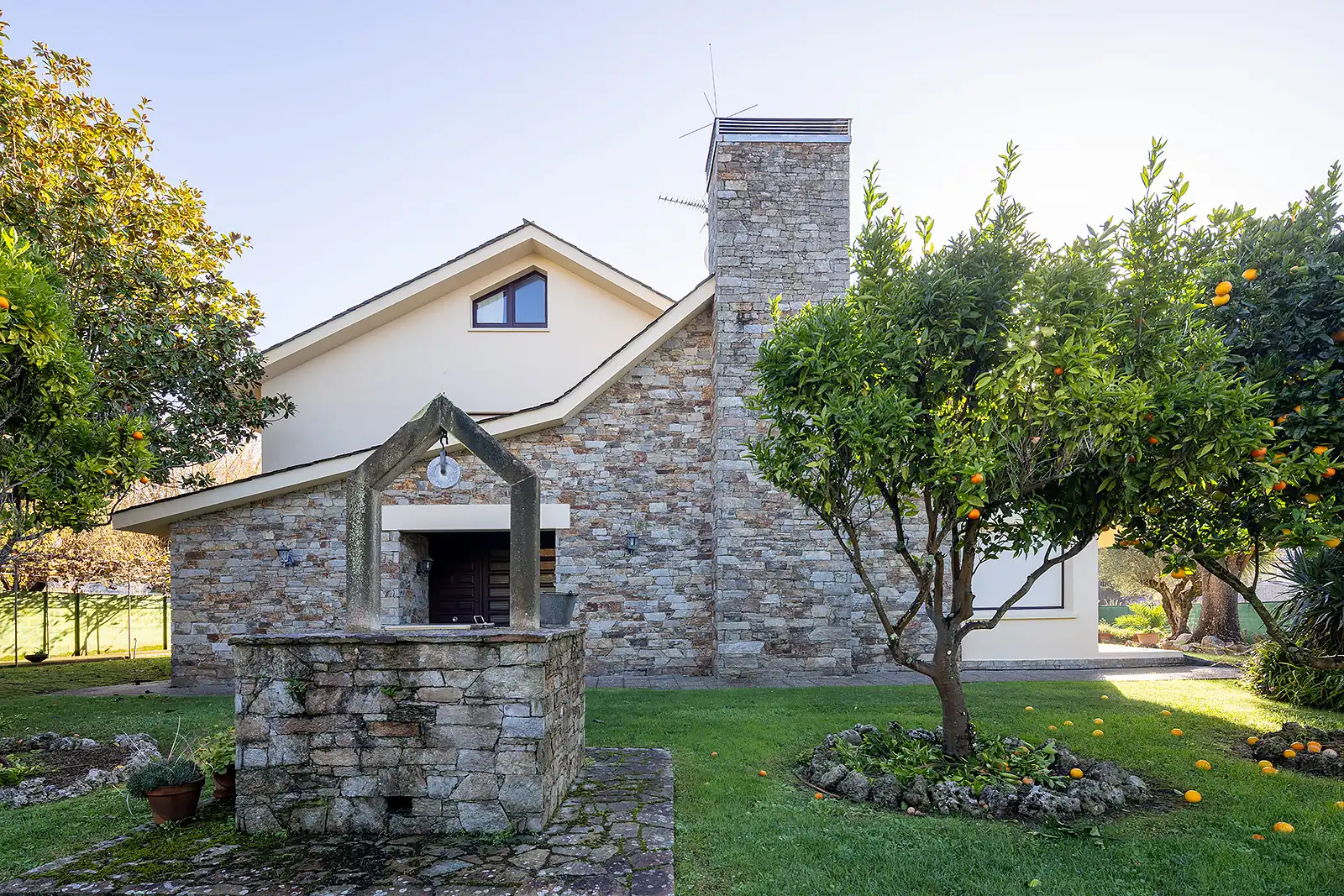 Vista exterior de Casa o chalet en venta en Oleiros con Calefacción, Jardín privado y Parquet