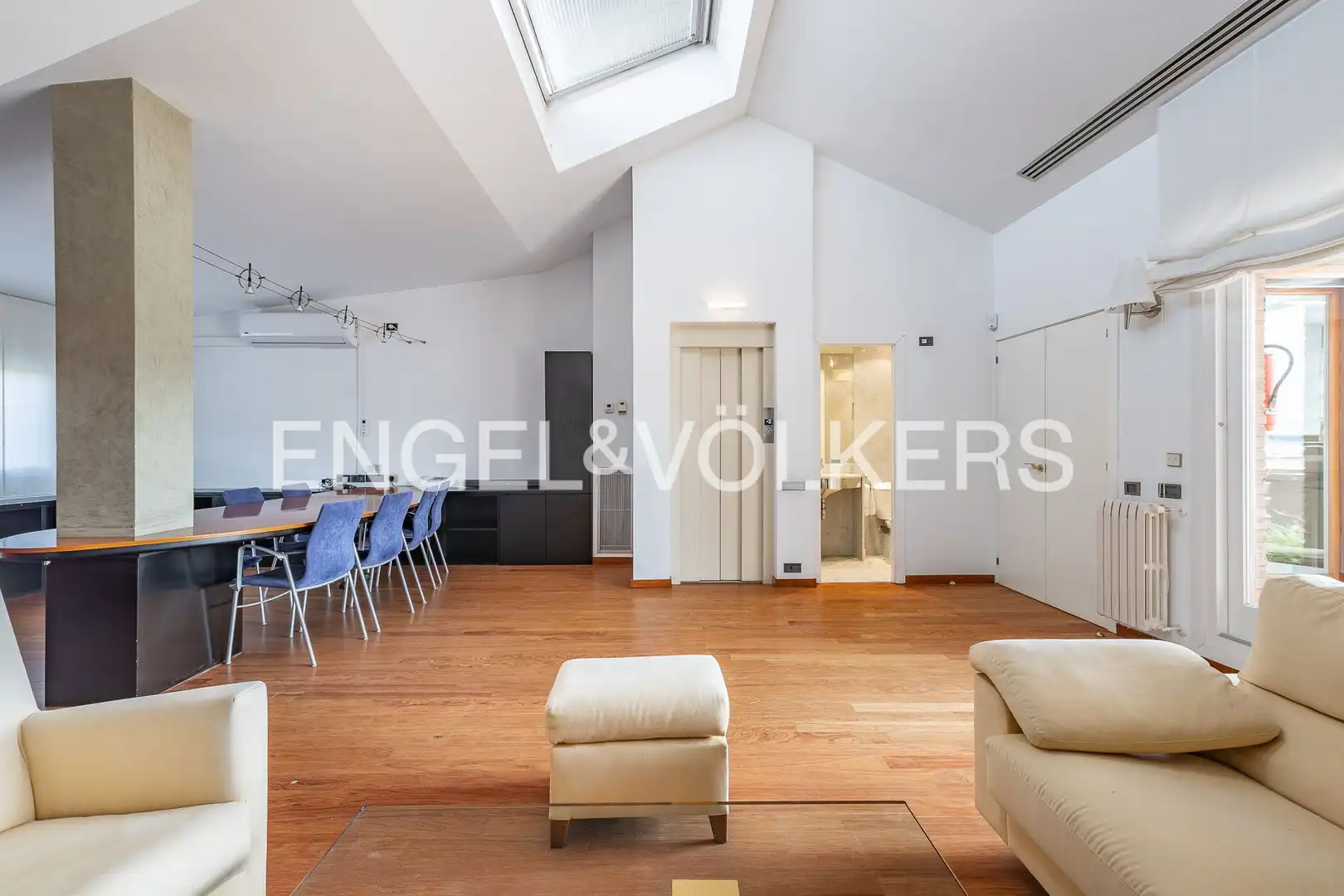Sala de estar de Casa o chalet en venta en Sant Cugat del Vallès con Aire acondicionado, Calefacción y Jardín privado