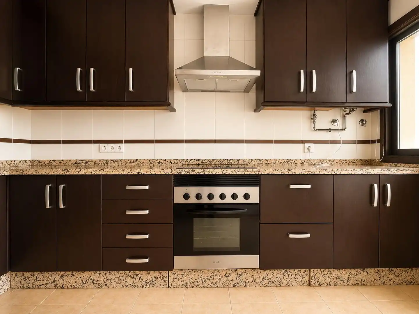 Cocina de Piso en venta en Málaga con Terraza, Trastero y Piscina comunitaria