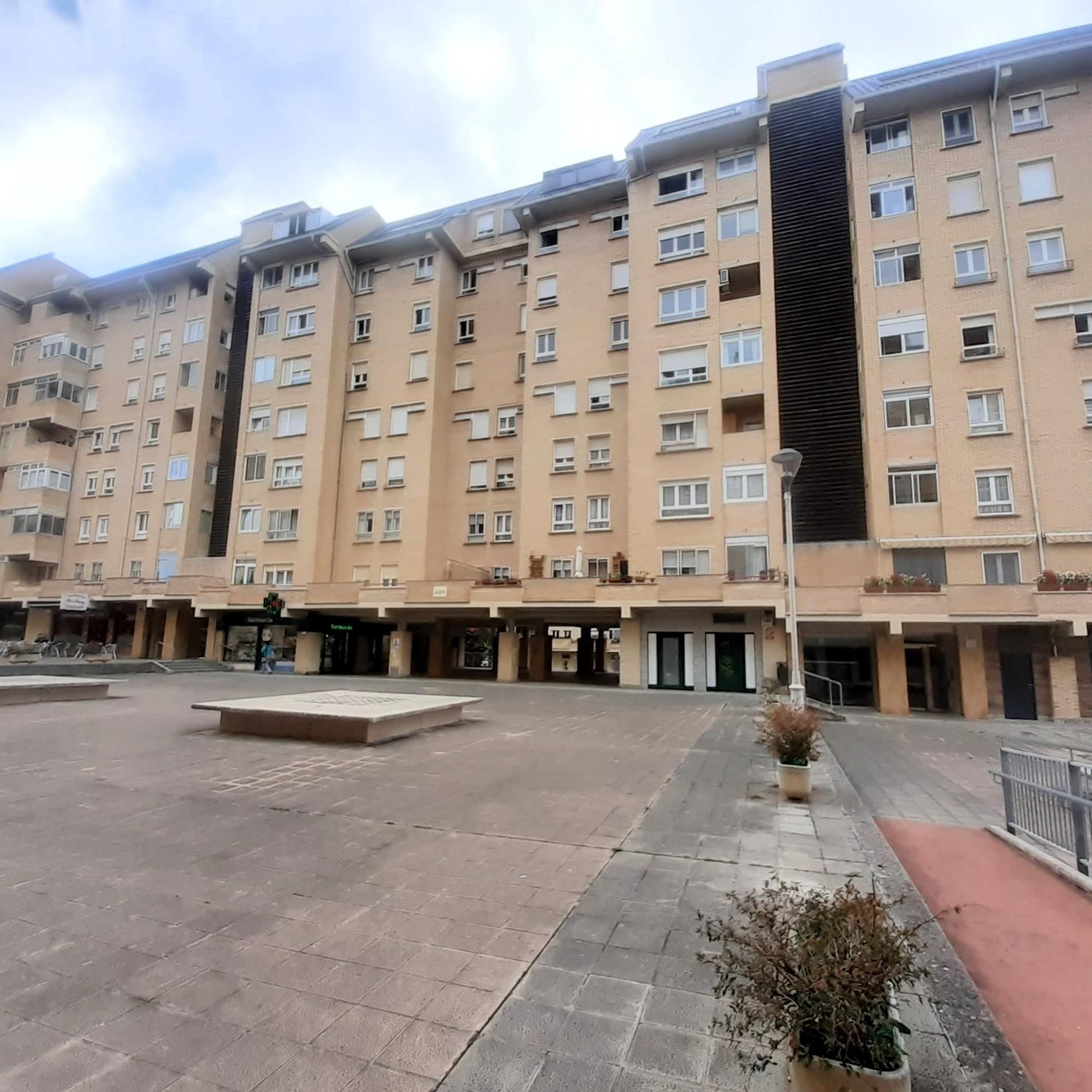 Außenansicht von Wohnung zum verkauf in Zizur Mayor / Zizur Nagusia mit Heizung, Terrasse und Möbliert
