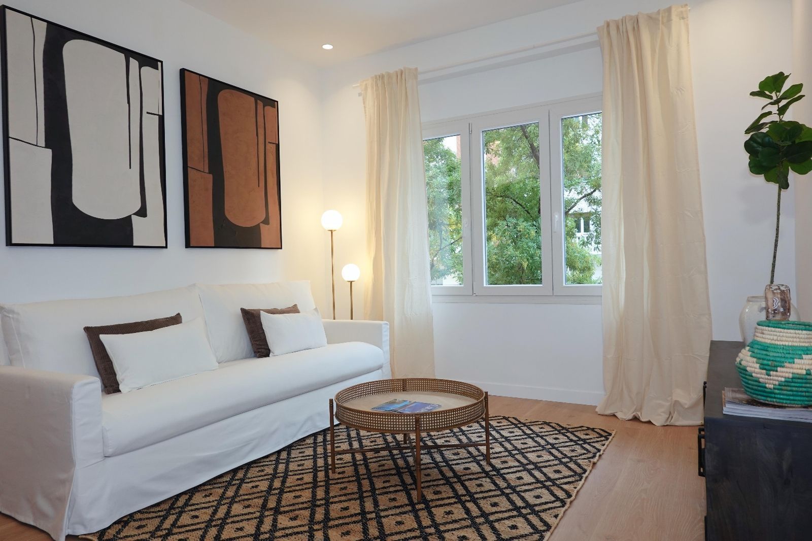 Living room of Flat for sale in  Madrid Capital  with Air Conditioner and Heating