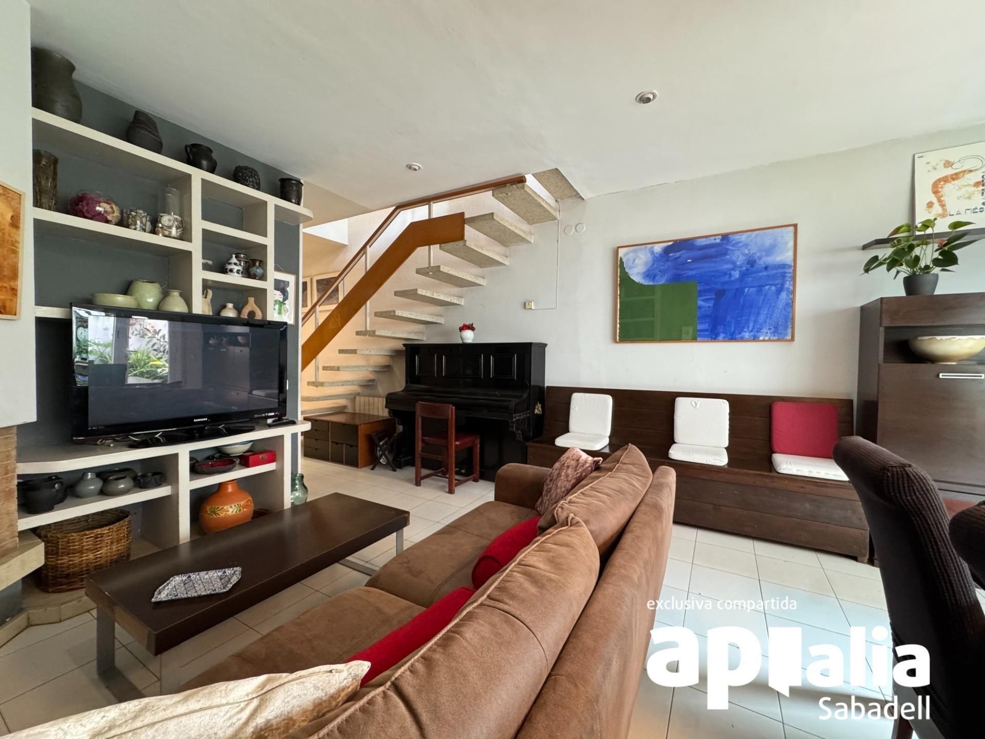 Living room of Single-family semi-detached for sale in Sabadell  with Heating, Terrace and Alarm