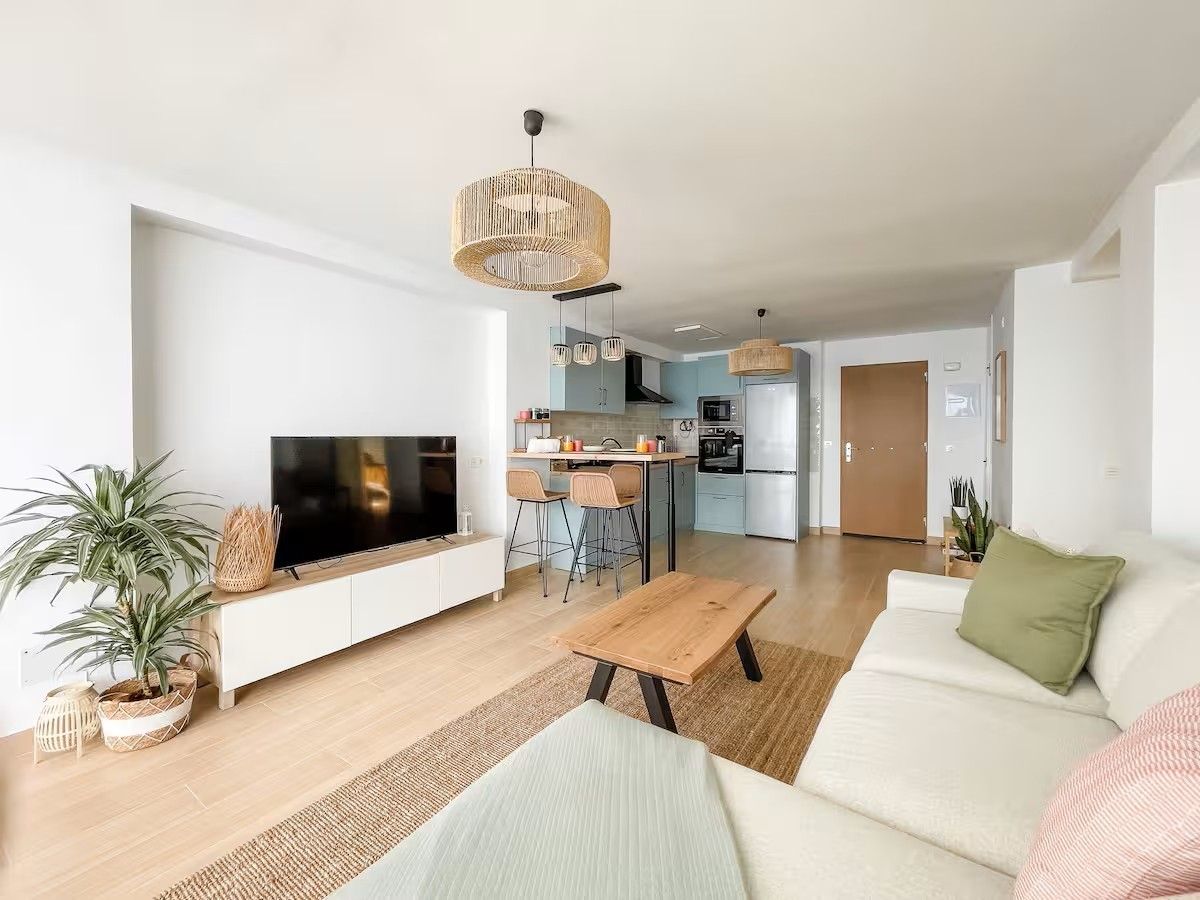 Sala d'estar de Pis de lloguer en  Almería Capital amb Aire condicionat, Moblat i TV