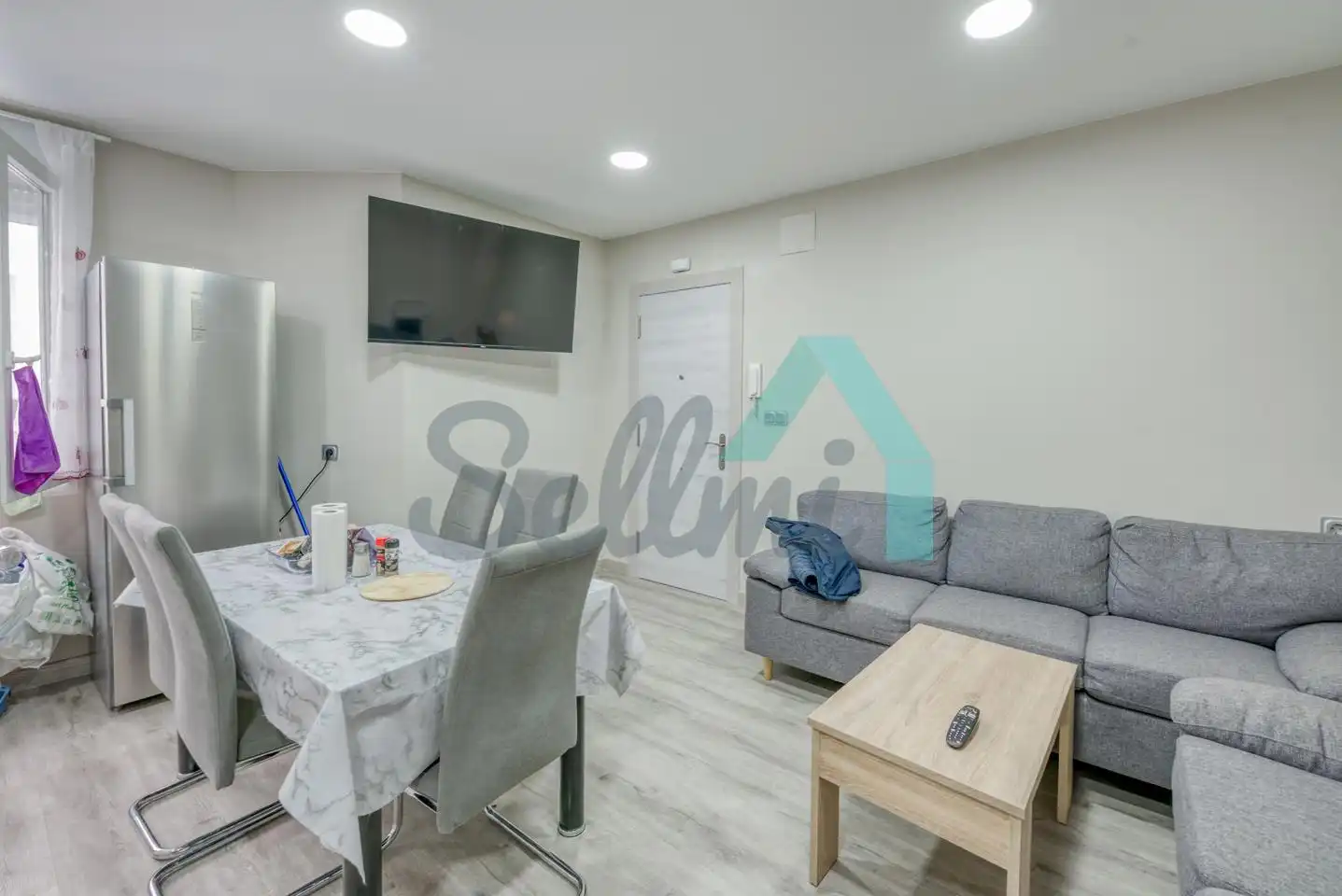 Sala d'estar de Pis per a compartir en Oviedo  amb Calefacció, Parquet i Moblat