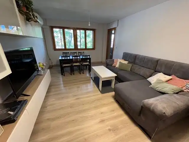 Living room of Flat for sale in Zaragoza  with Air Conditioner, Heating and Parquet flooring