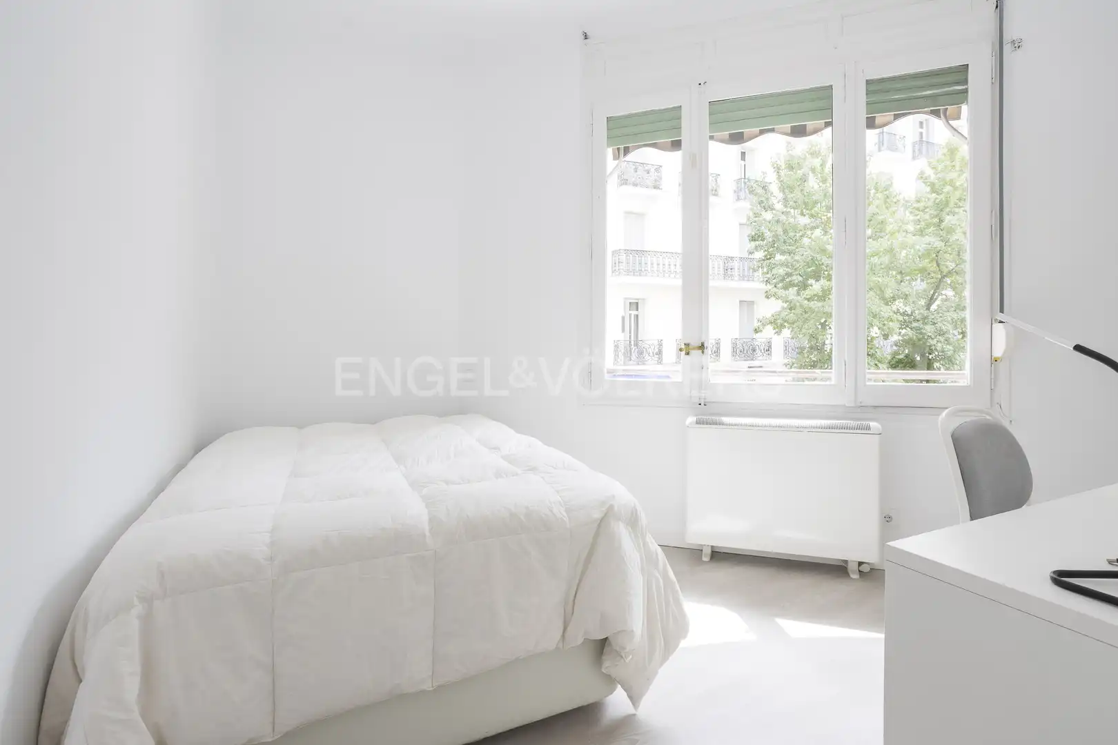 Schlafzimmer von Wohnung zur Miete in Madrid mit Heizung, Parkett und Möbliert