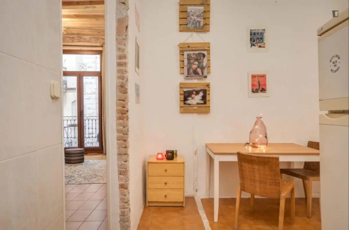Menjador de Apartament de lloguer en Barcelona amb Aire condicionat, Moblat i Rentadora