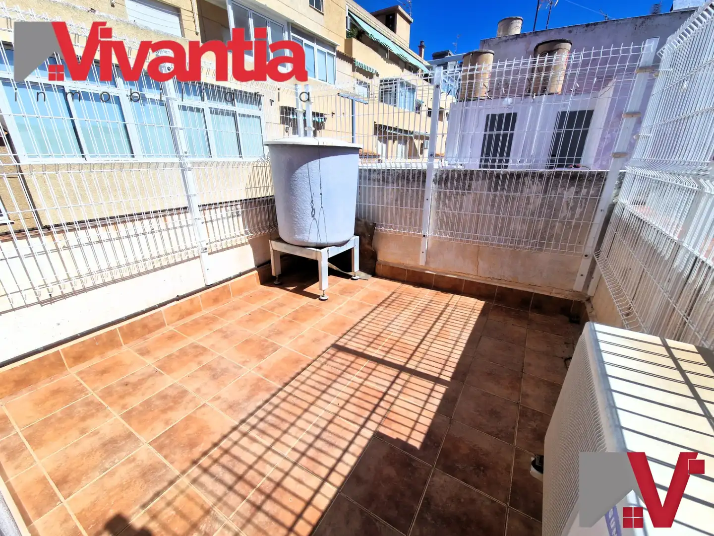 Außenansicht von Einfamilien-Reihenhaus zum Verkauf in Águilas mit Klimaanlage, Terrasse und Abstellraum