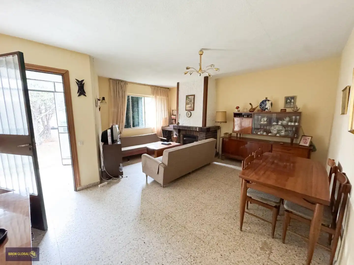 Sala de estar de Casa adosada en venta en El Berrueco con Jardín privado, Trastero y Amueblado