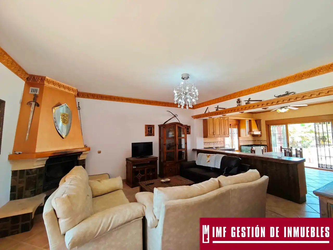 Sala d'estar de Casa o xalet en venda en Canillas de Aceituno amb Terrassa, Piscina i Moblat