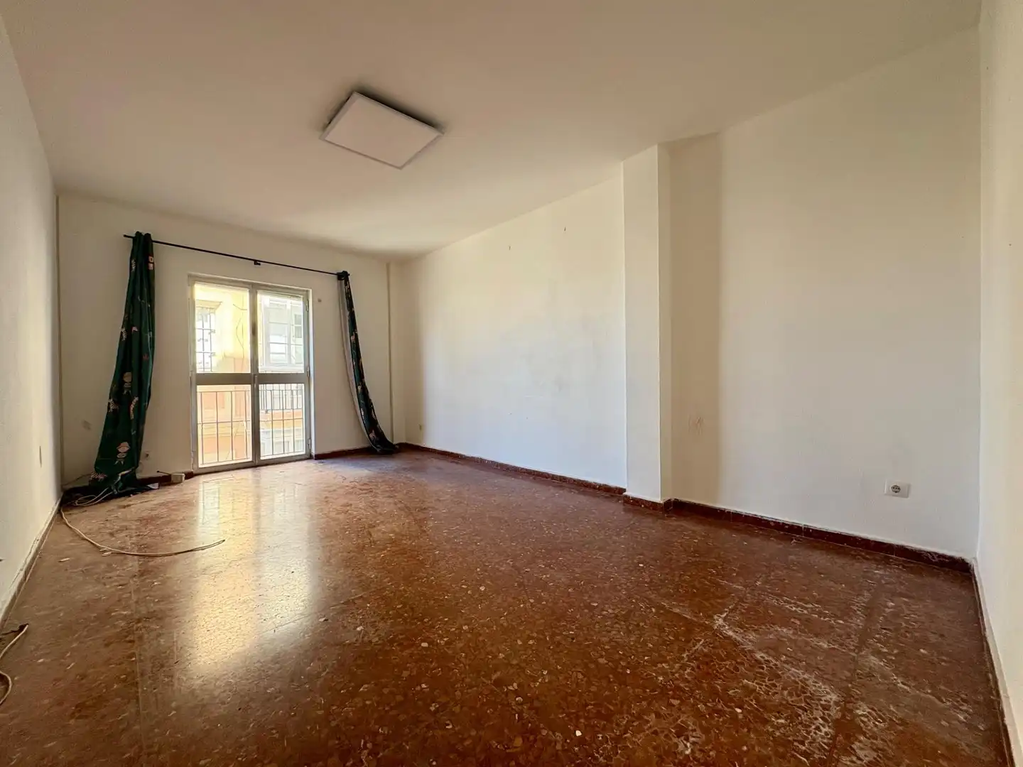 Sala d'estar de Pis en venda en Cádiz amb Traster i Balcó