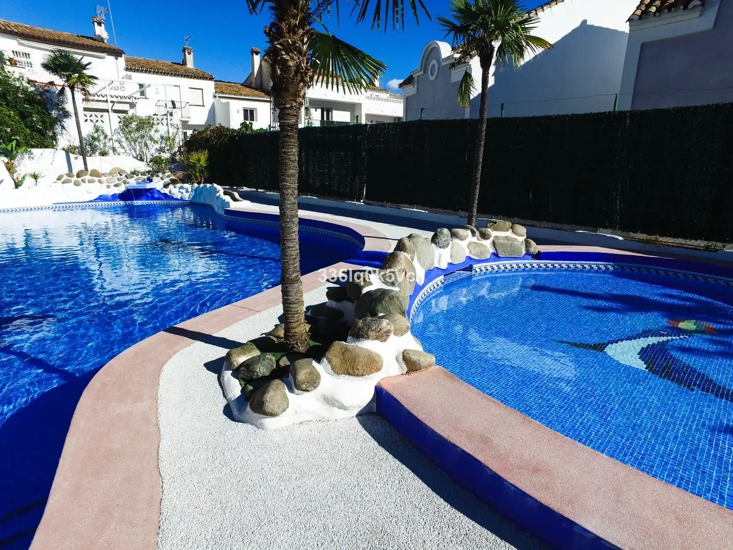 Schwimmbecken von Maisonette zum Verkauf in Benahavís mit Klimaanlage, Terrasse und Internet