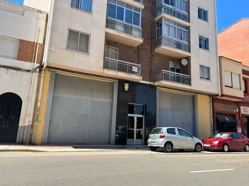Business premises for sale in Benavente, imagen 2
