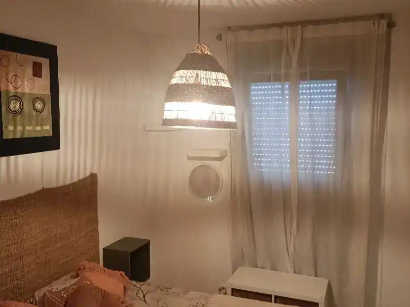 Dormitori de Pis de lloguer en  Granada Capital amb Aire condicionat, Piscina i Balcó