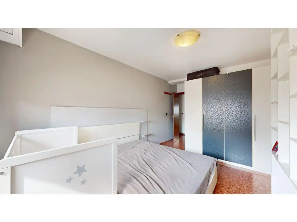 Habitación de Piso en venta en Valencia con Aire acondicionado y TV