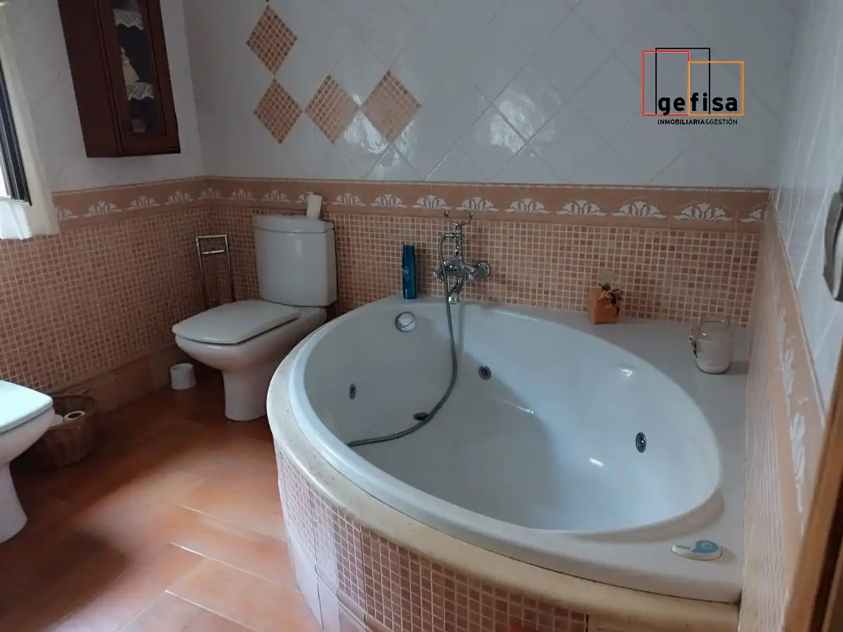 Baño de Casa o chalet en venta en Valdepeñas con Calefacción, Trastero y Piscina