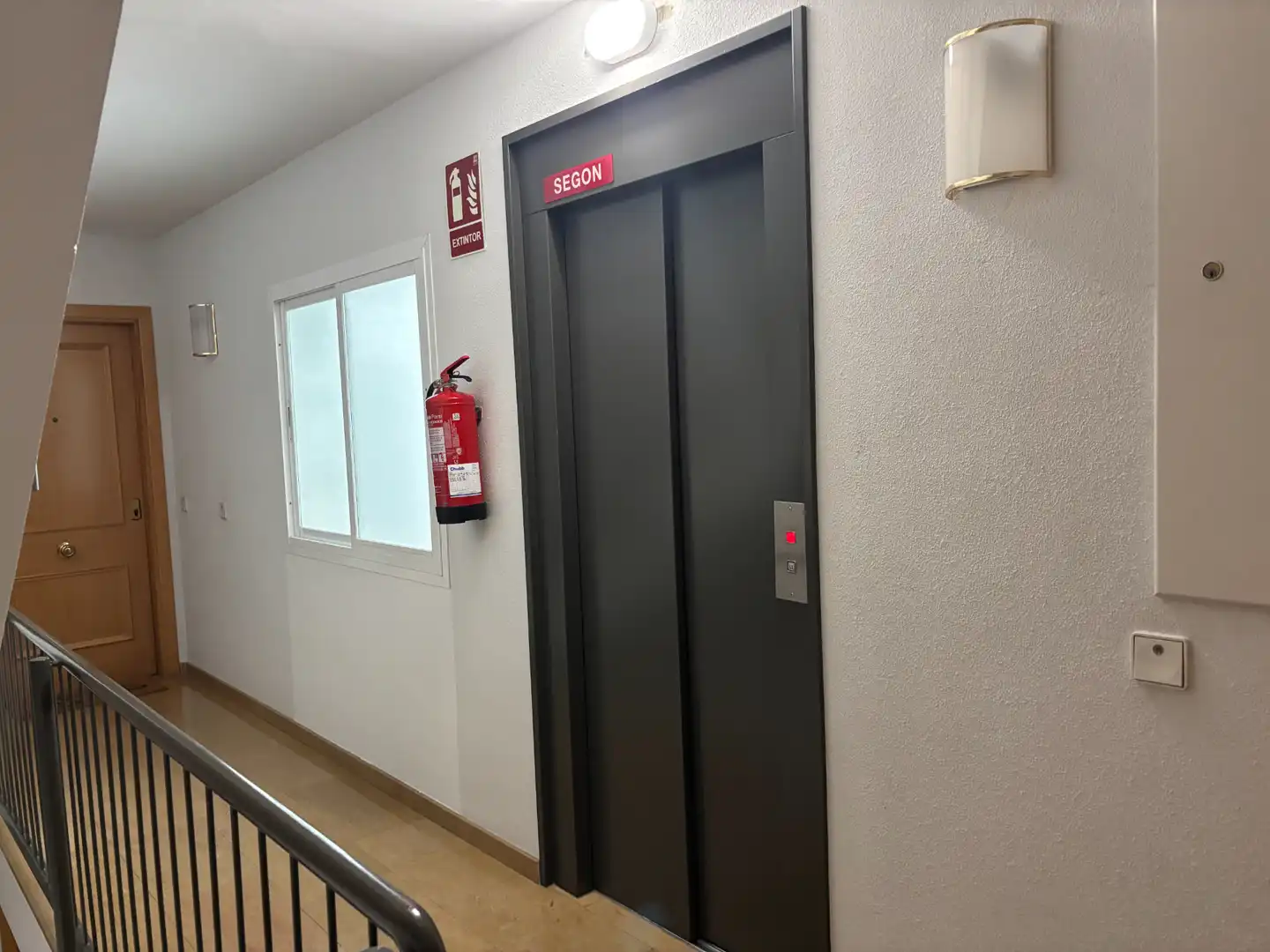 Wohnung zum Verkauf in Girona mit Klimaanlage, Heizung und Balkon