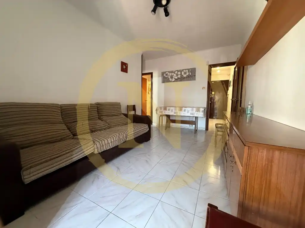 Sala de estar de Piso en venta en L'Hospitalet de Llobregat con Balcón