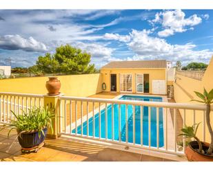 Swimming pool of House or chalet for sale in Maó  with Air Conditioner, Heating and Private garden