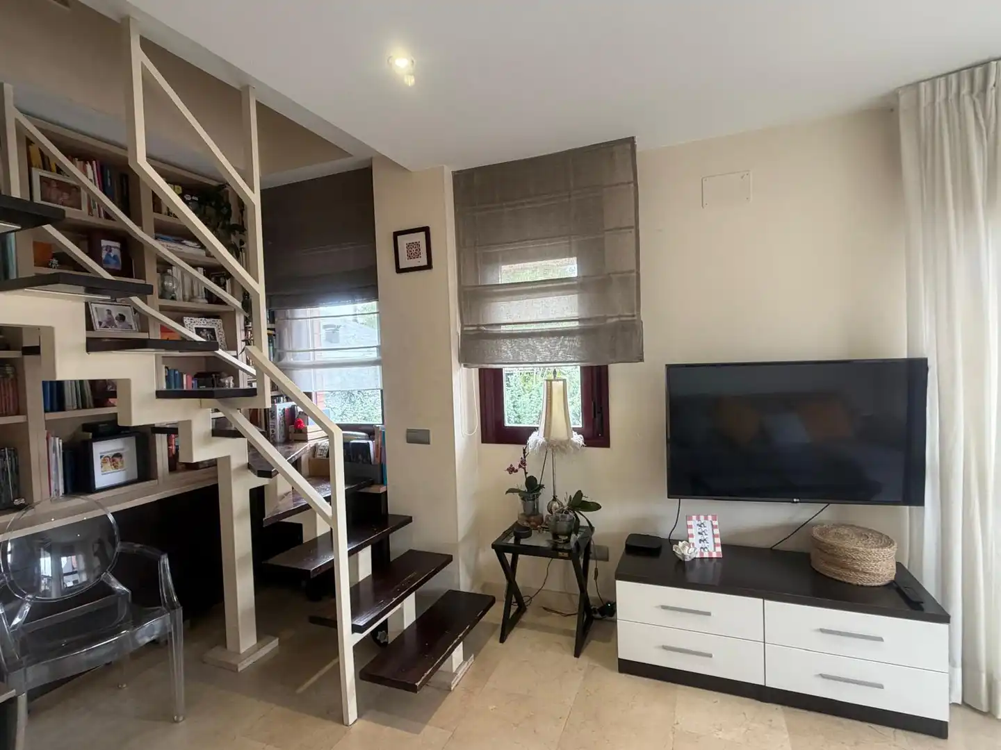 Wohnzimmer von Maisonette zum Verkauf in Torrelodones mit Heizung, Balkon und Gemeinschaftspool