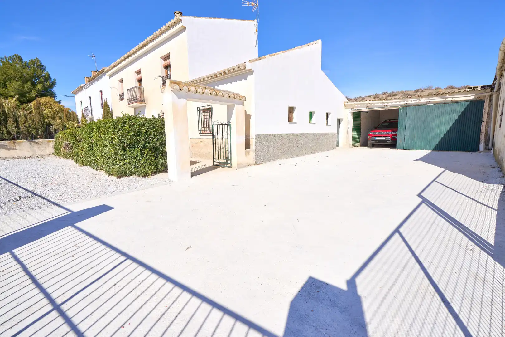Vista exterior de Casa o chalet en venta en Benamaurel con Jardín privado, Terraza y Piscina