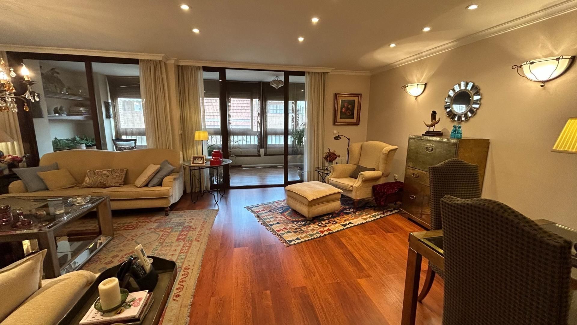 Sala d'estar de Apartament de lloguer en Alicante / Alacant amb Calefacció, Terrassa i Balcó