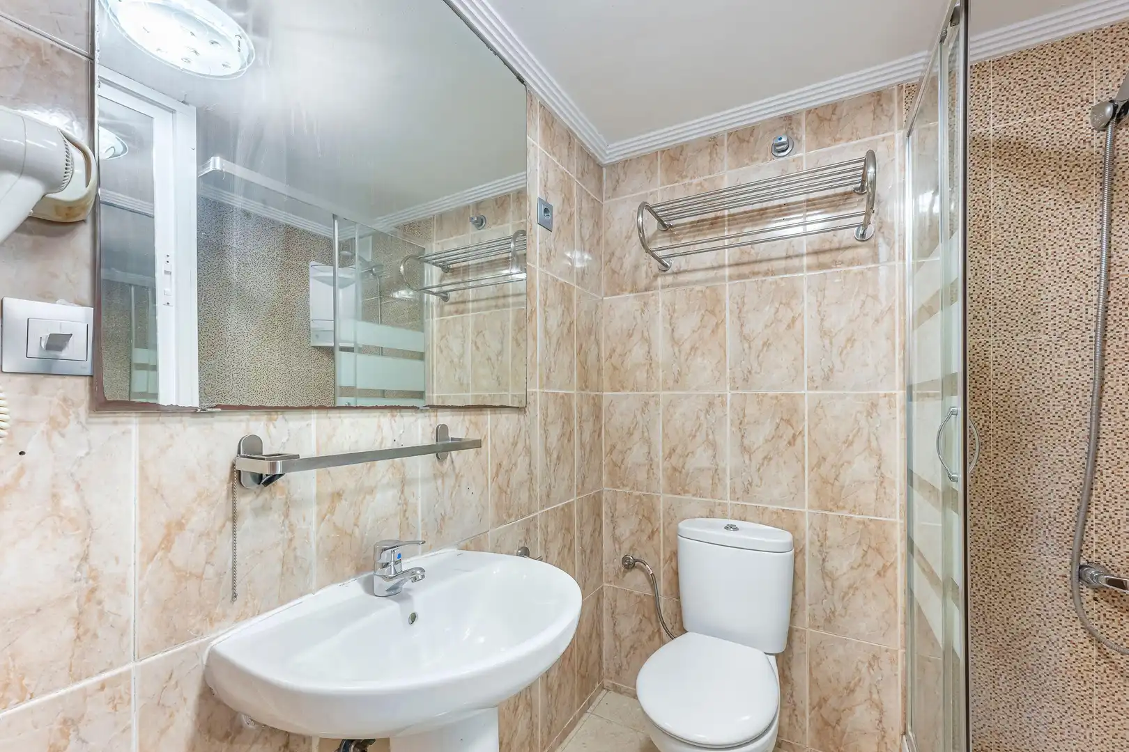 Baño de Estudio en venta en Mijas con Jardín privado y Piscina comunitaria