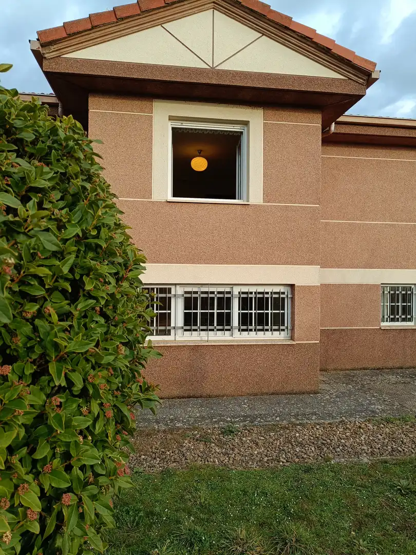 Vista exterior de Casa o xalet en venda en Aguilar de Campoo amb Calefacció i Terrassa