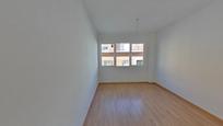 Bedroom of Flat to rent in  Madrid Capital  with Air Conditioner, Parquet flooring and Storage room