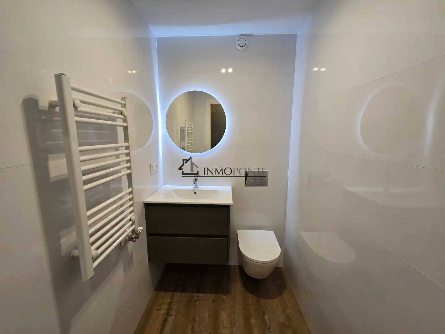 Bathroom of Flat for rent in Pontevedra Capital 