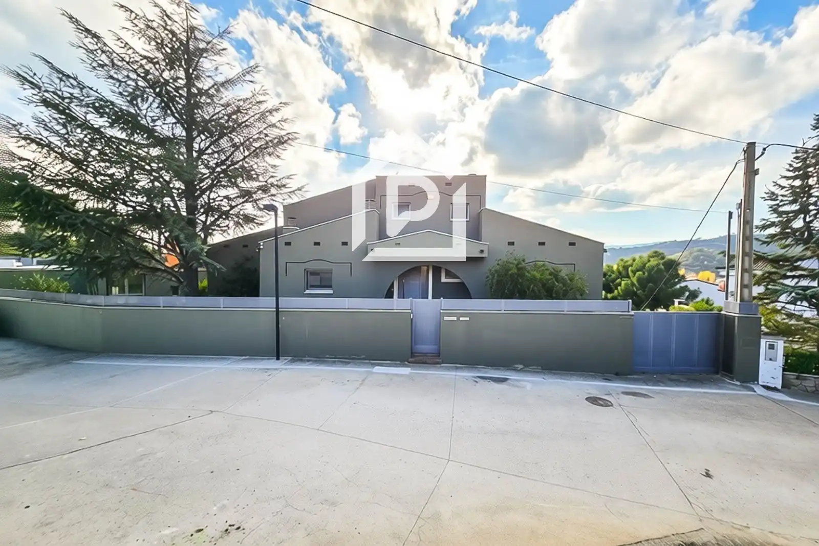Detached house with pool for sale in Rosselló