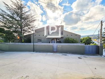 Detached house with pool for sale in Rosselló