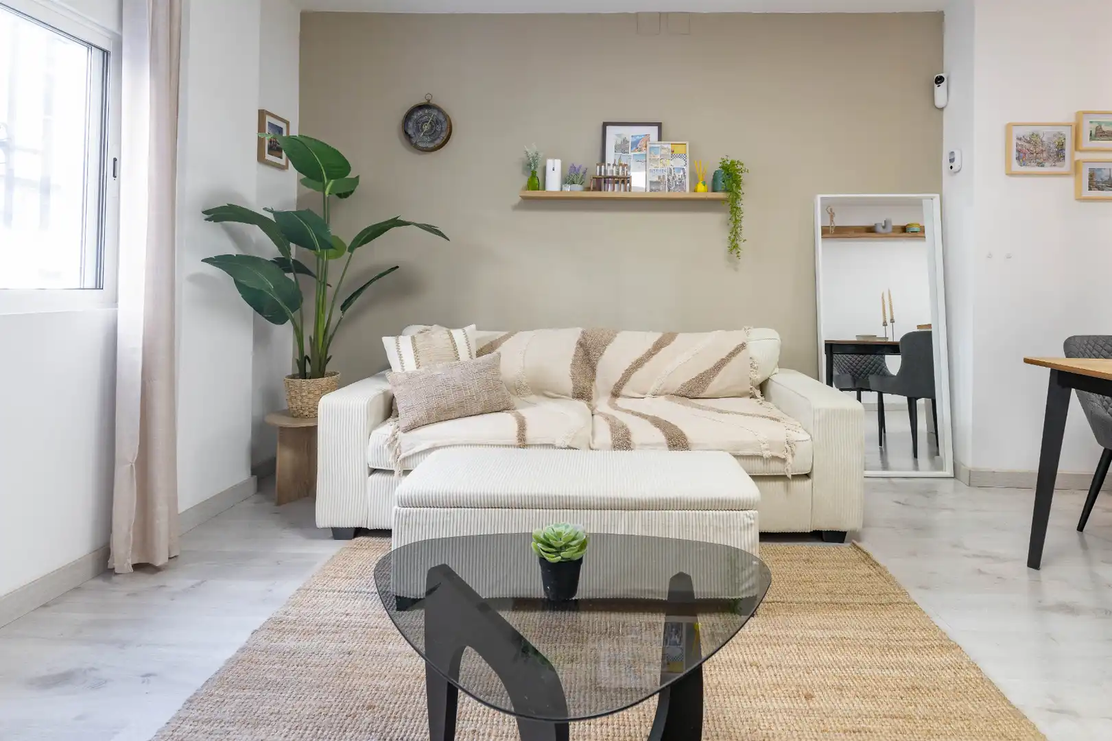 Sala d'estar de Planta baixa en venda en La Pobla de Vallbona amb Aire condicionat, Terrassa i Moblat