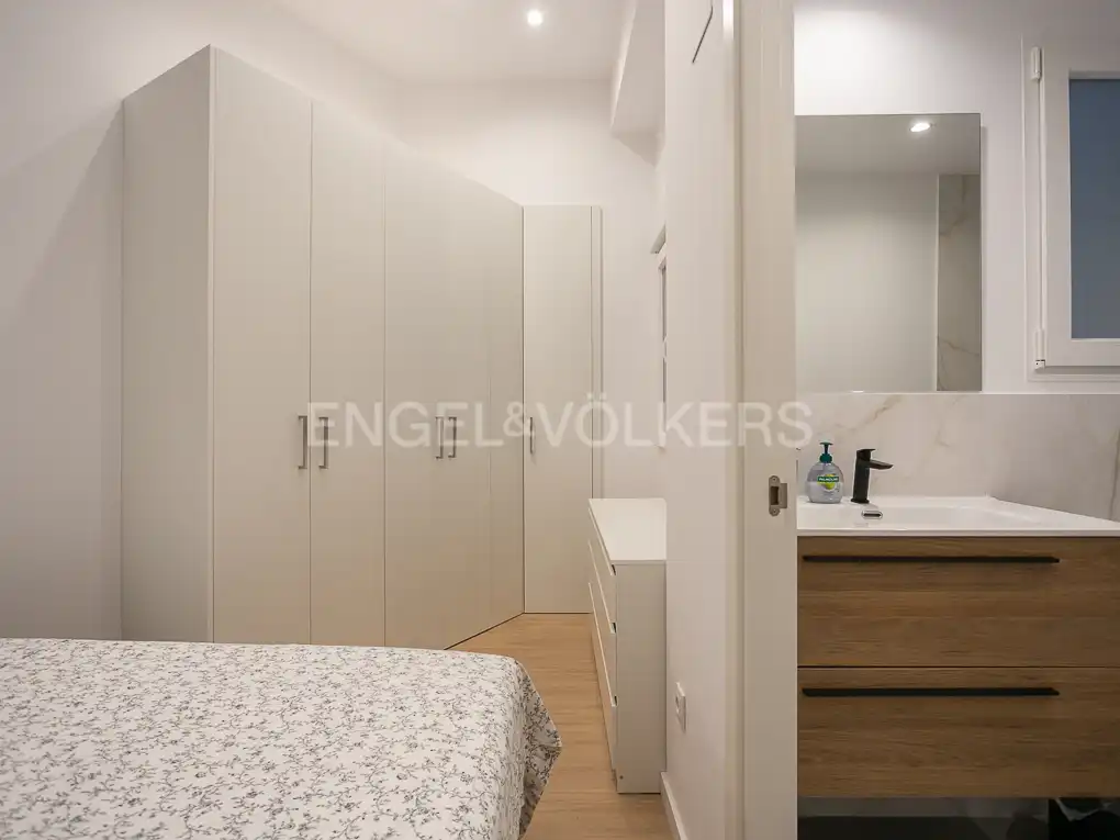 Schlafzimmer von Wohnung zur Miete in Valencia mit Klimaanlage, Heizung und Parkett