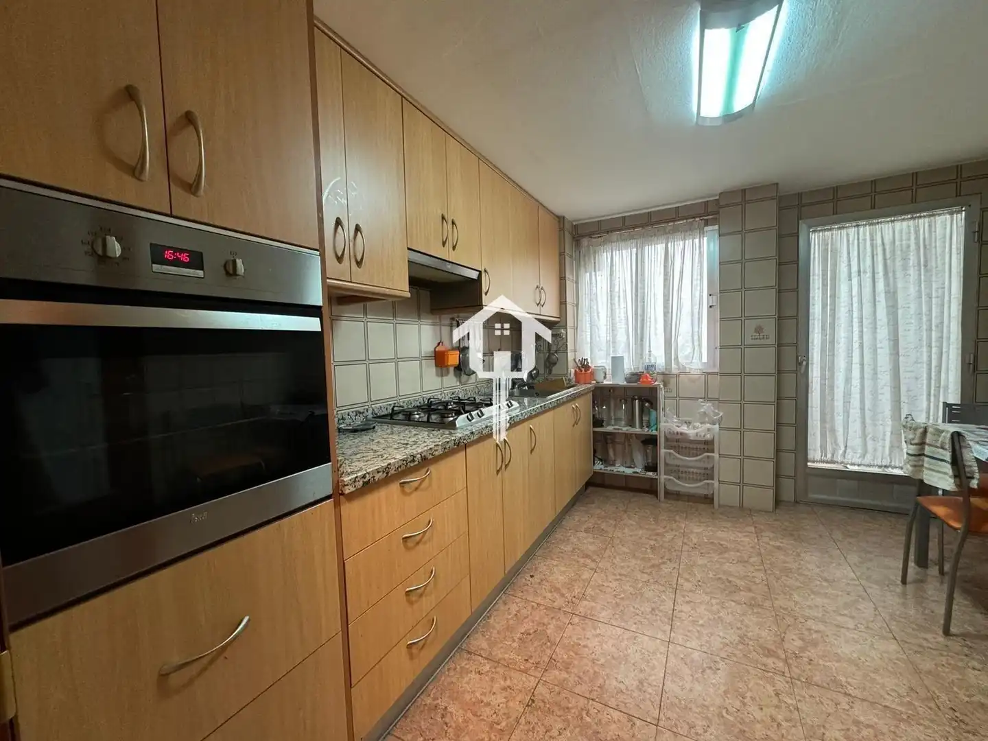 Küche von Wohnung zum Verkauf in Alicante / Alacant mit Privatgarten und Balkon