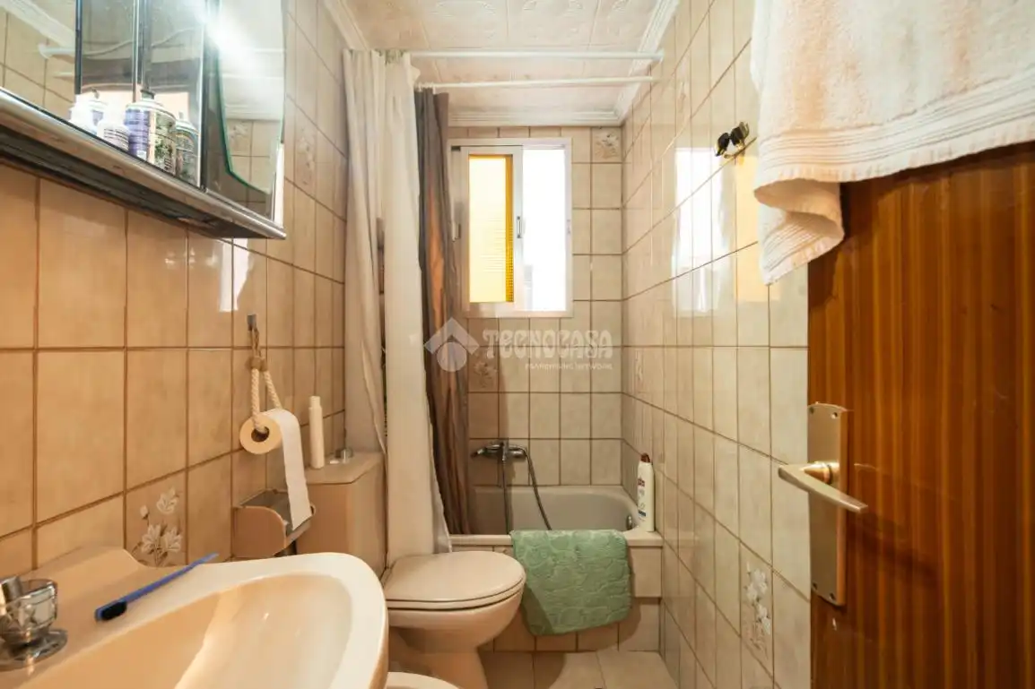 Bathroom of Flat for sale in Granada  with Balcony
