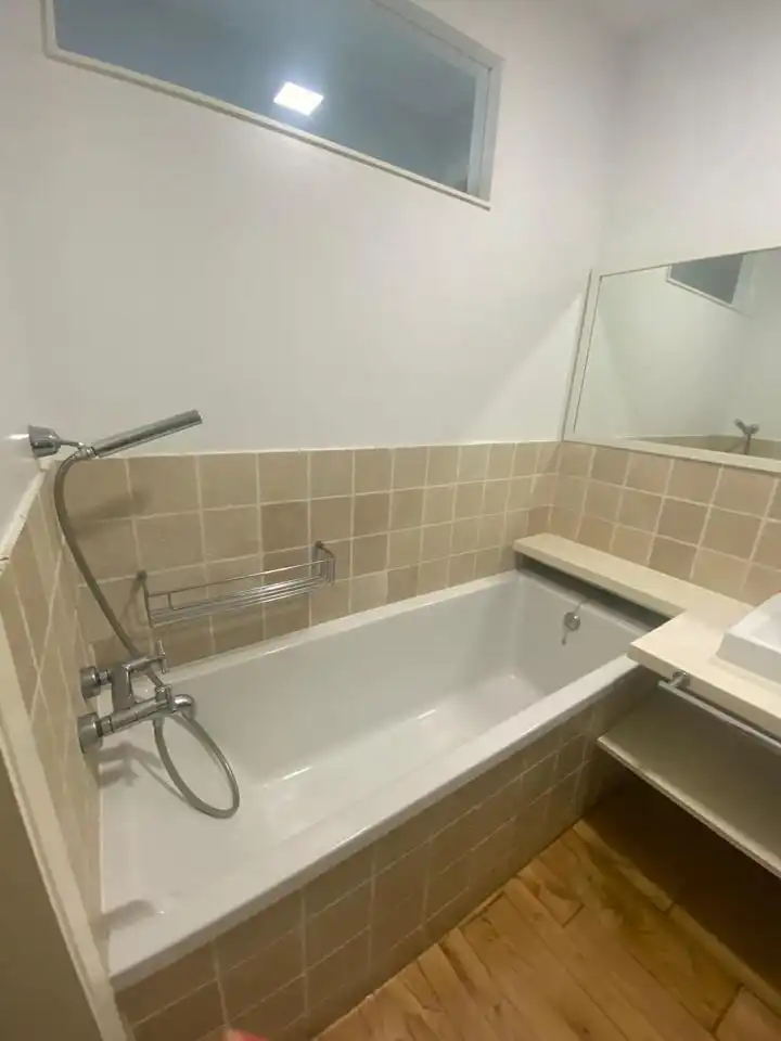 Bathroom of Flat for sale in Santiago de Compostela   with Heating