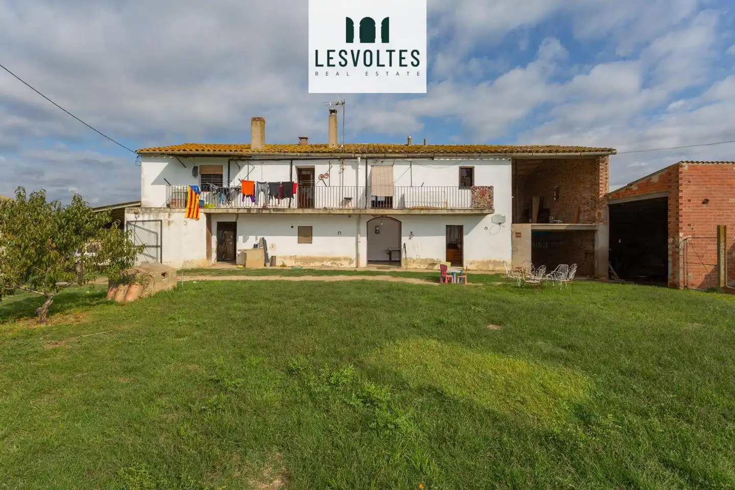 Vista exterior de Casa o xalet en venda en Sant Jordi Desvalls amb Calefacció, Jardí privat i Terrassa