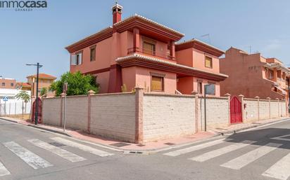 Vista exterior de Casa o xalet en venda en Armilla amb Terrassa