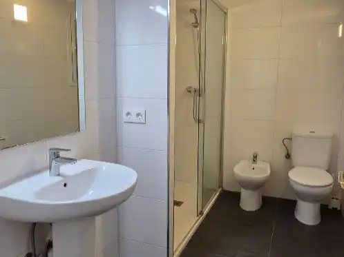 Badezimmer von Wohnung zur Miete in  Barcelona Capital mit Terrasse und Balkon