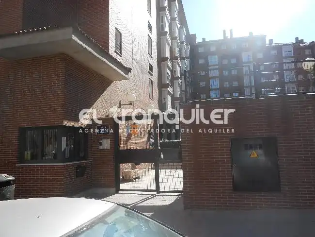 Vista exterior de Pis de lloguer en Madrid amb Traster i Piscina