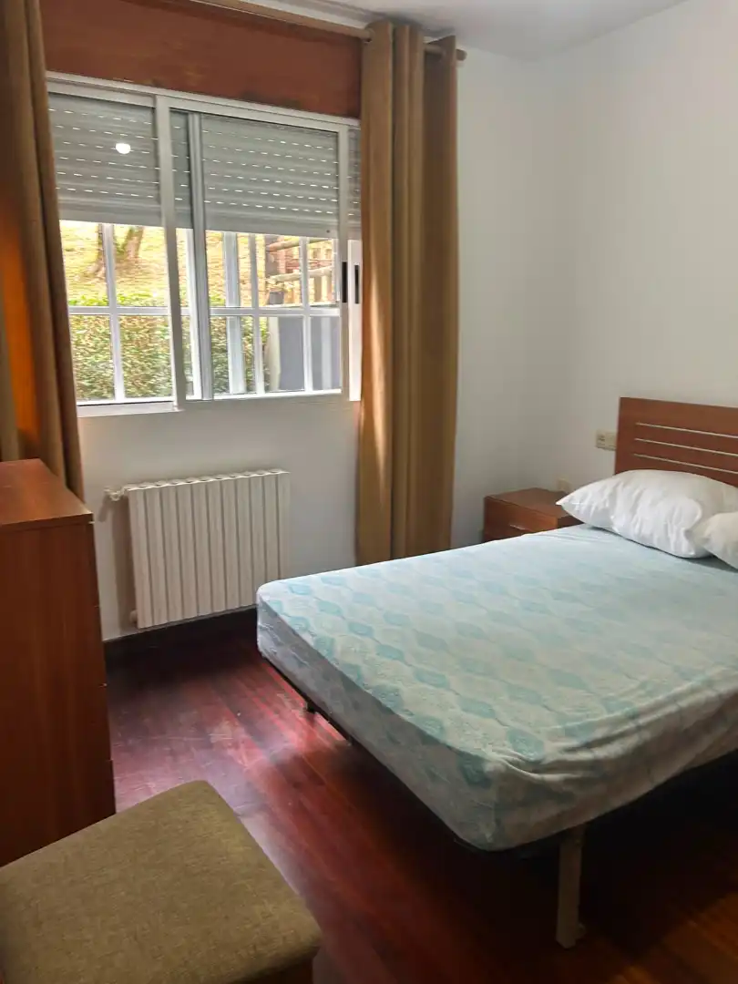 Habitación de Piso de alquiler en Santiago de Compostela  con Amueblado