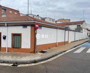 Vista exterior de Casa o xalet en venda en Valladolid Capital amb Calefacció i Jardí privat