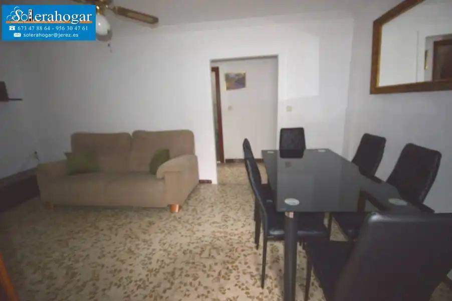 Sala d'estar de Pis en venda en Jerez de la Frontera amb Aire condicionat, Terrassa i Moblat