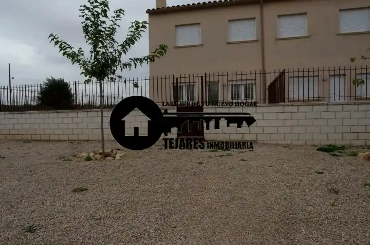 Einfamilien-Reihenhaus zum Verkauf in Chinchilla de Monte-Aragón mit Heizung, Privatgarten und Abstellraum