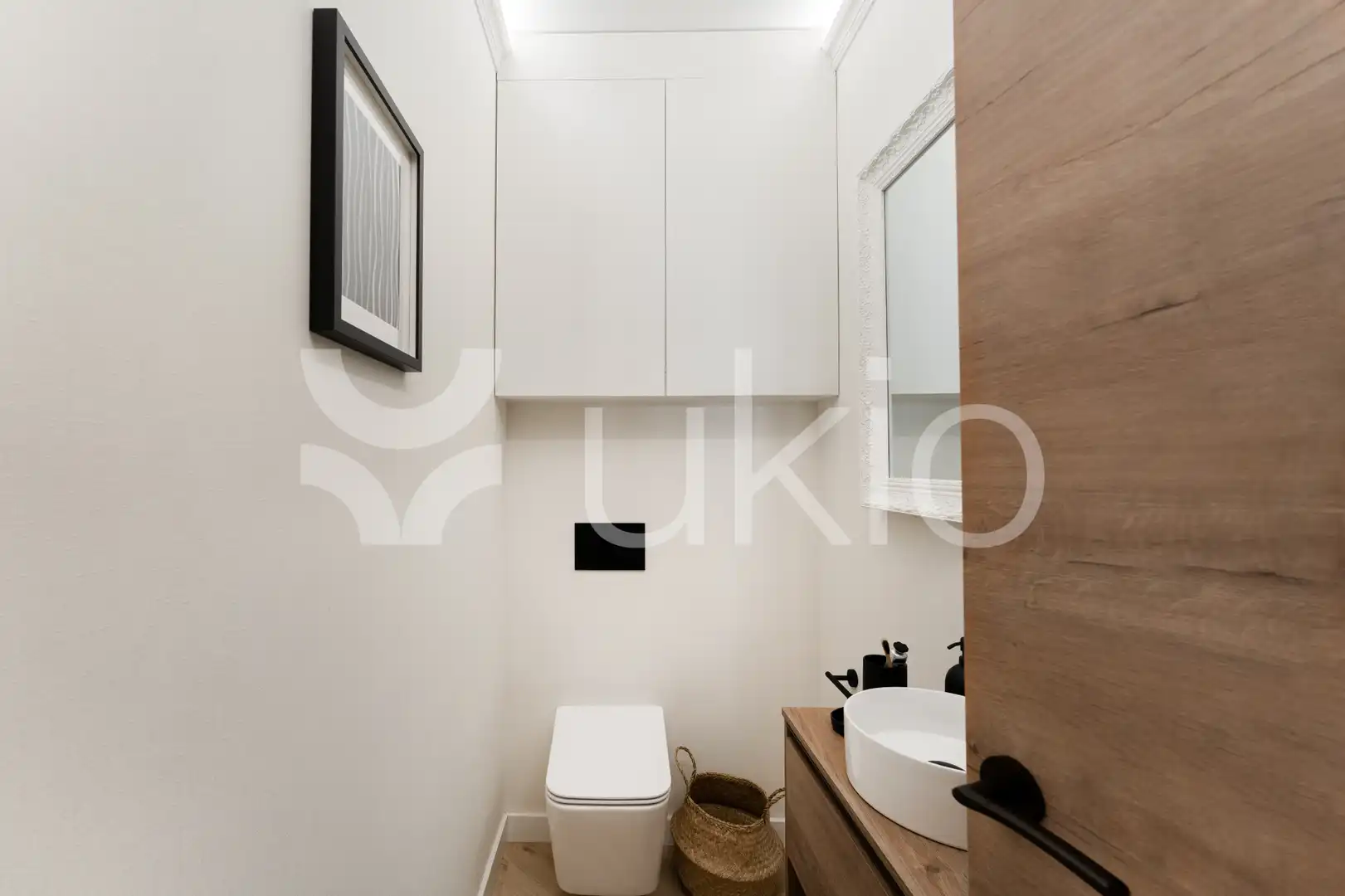 Bany de Apartament de lloguer en Madrid amb Aire condicionat, Calefacció i Moblat
