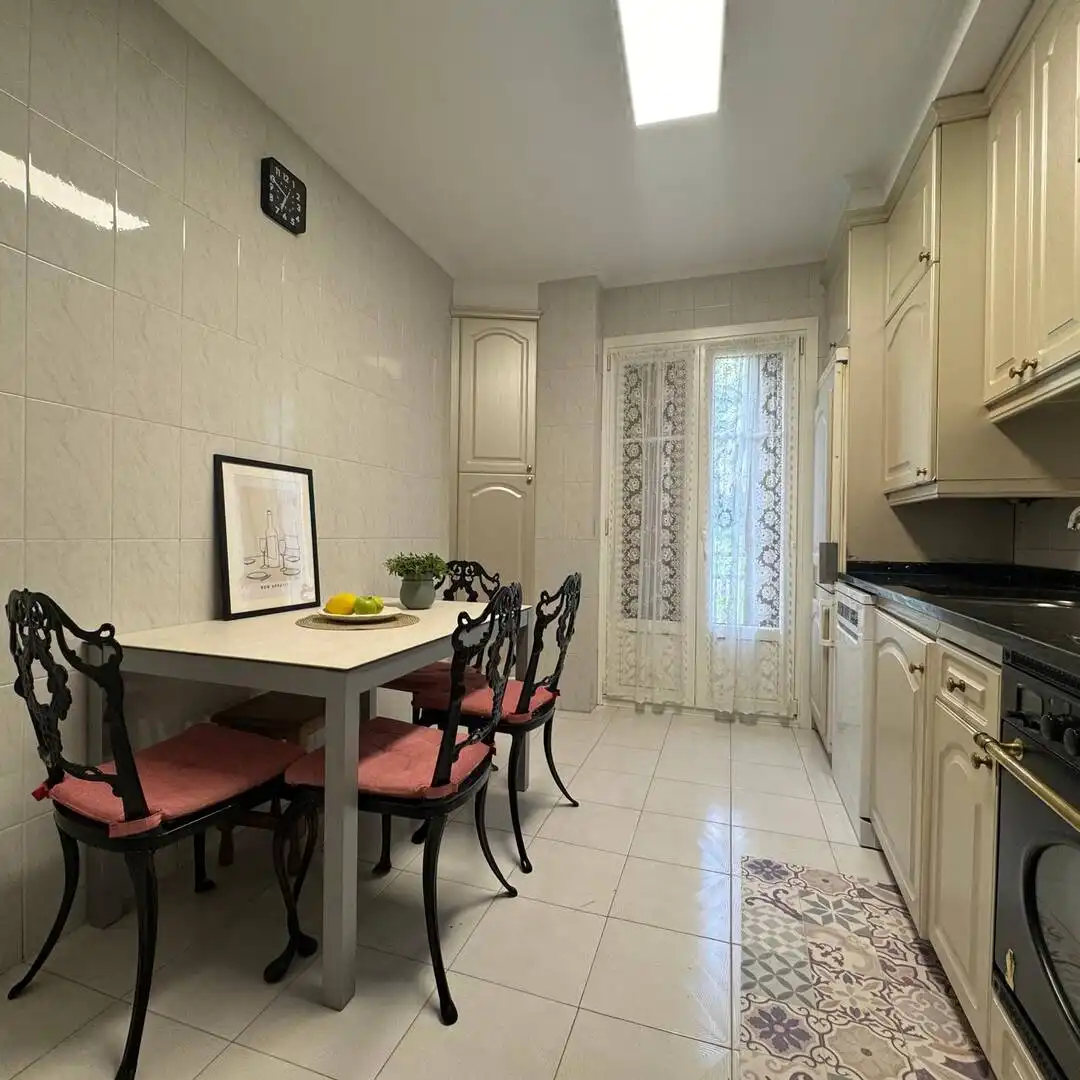Cocina de Piso en venta en Irura con Calefacción y Amueblado
