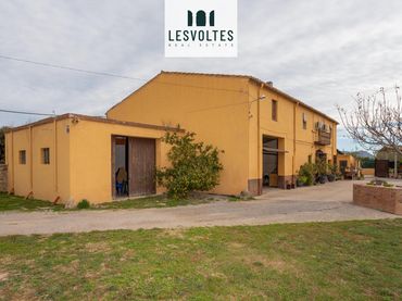Casa con balcone in vendita a Carrer de Girona