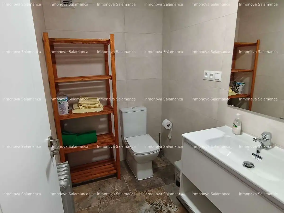 Badezimmer von Wohnung zur Miete in Salamanca mit Heizung, Terrasse und Möbliert