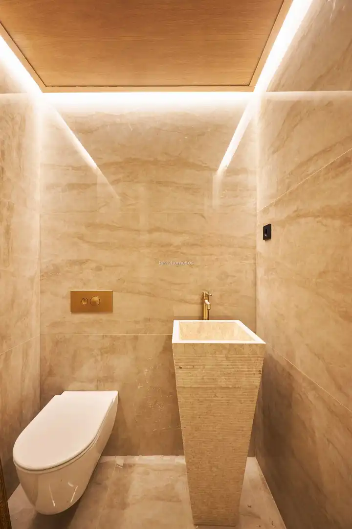 Bany de Apartament en venda en Madrid amb Aire condicionat